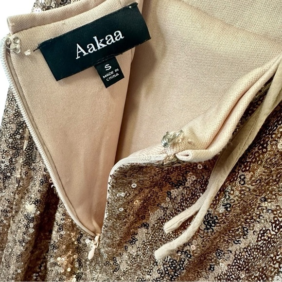 AAKAA GOLD SEQUIN OPEN BACK DRESS  SIZE SMALL - Picture 5 of 5